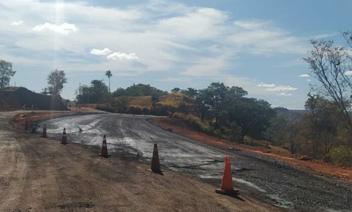 Trecho em reforma da ALM-743 entre Quintinos a Carmo do Paranaíba deve ser liberado nesta segunda (11)