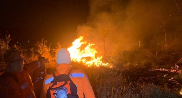 Corpo de Bombeiros de Patos combate incêndio que consumiu 20 hectares de vegetação em Patos de Minas