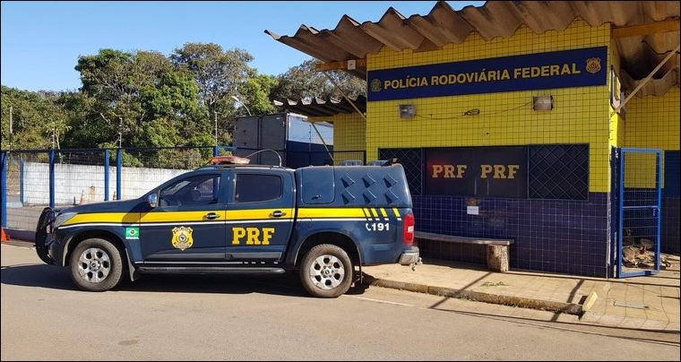 PRF apreende meio quilo de “skunk” durante abordagem na BR-365 em Patos de Minas