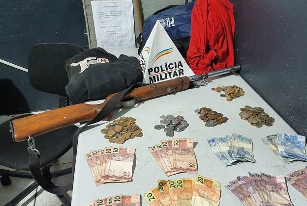 Polícia Militar de Patos de Minas prende suspeitos de cometer assalto em padaria 