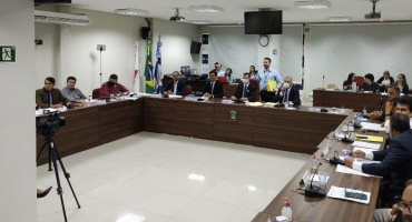 Liminar da justiça suspende o reajuste de 25,23% nos salários dos vereadores de Patos de Minas