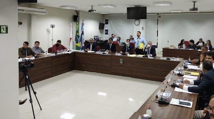 Liminar da justiça suspende o reajuste de 25,23% nos salários dos vereadores de Patos de Minas