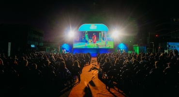 Cine Família na Praça tem grande adesão em Patos de Minas com mais de 800 pessoas presentes