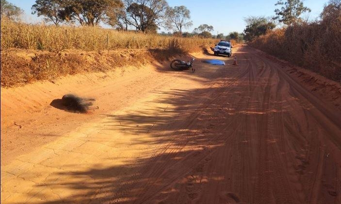 Motoqueiro de 22 anos morre ao atropelar cão e sofrer queda do veículo numa estrada vicinal de Lagoa Grande