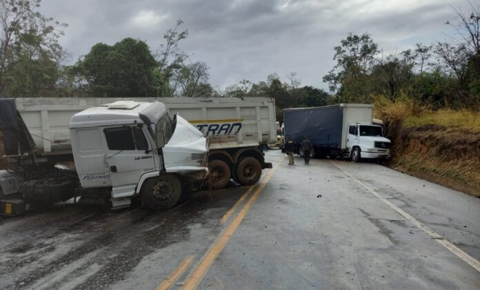 Acidente envolve seis veículos na BR-262 entre Campos Altos e Ibiá 