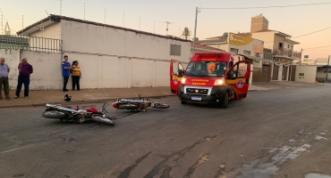 Colisão envolvendo duas motocicletas deixa uma pessoa ferida em Patos de Minas 