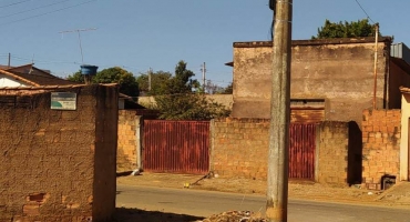 Carmo do Paranaíba: ladrões invadem depósito, agridem guarda e roubam sacas de café