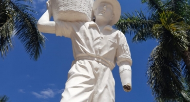 Monumento símbolo de Patos de Minas conhecido como Homem do Balaio é novamente atacado por vândalos