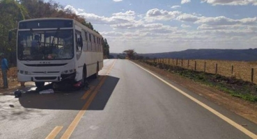 Motoqueiro inabilitado fica gravemente após colidir contra ônibus na MG-230 no município de Rio Paranaíba 