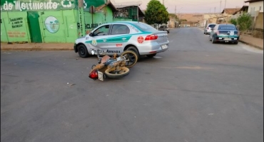 Lagoa Formosa: motoqueiro sofre fratura exposta após colidir contra veículo no Bairro Bela Vista 