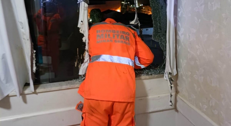 Incêndio no Hospital Nossa Senhora de Fátima em Patos de Minas faz pacientes serem retirados às pressas do local 