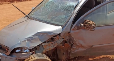 Lagoa Formosa: casal e filho de 5 anos ficam feridos em acidente entre automóvel e caminhão na estrada de Campo Alegre