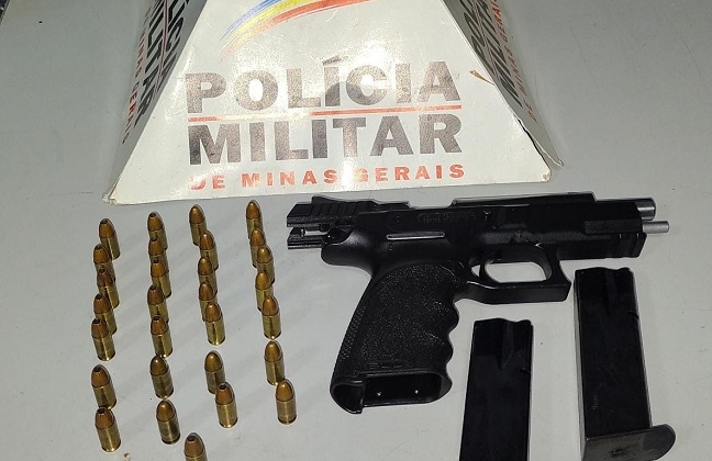 Polícia Militar apreende pistola carregada com motorista inabilitado na cidade de Patos de Minas