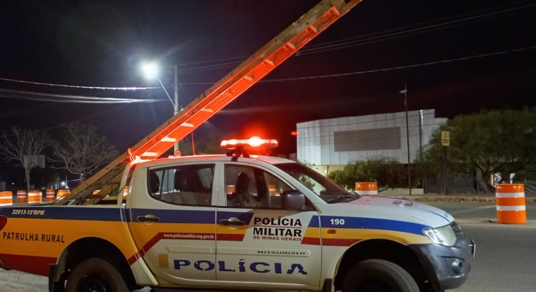 Lagoa Formosa: casal furta escada em construção no Bairro Planalto e é preso pela Polícia Militar 