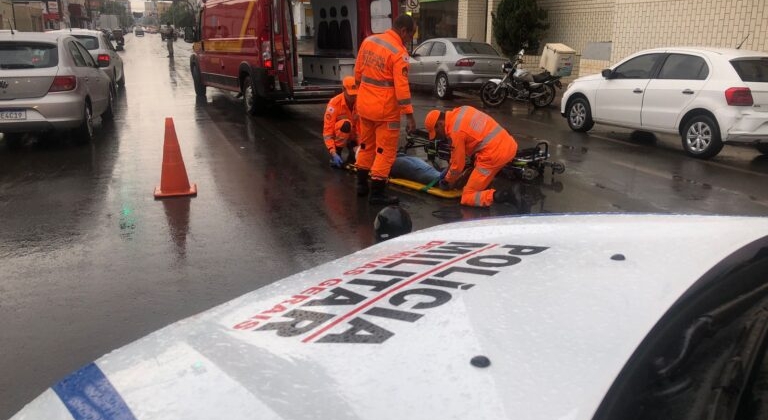 Motociclista foge e abandona passageira machucada após atingir veículo em Patos de Minas