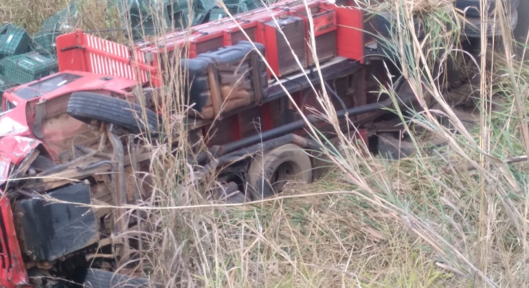 Lagoa Formosa: motorista perde controle direcional em curva da BR-354 e sofre grave acidente