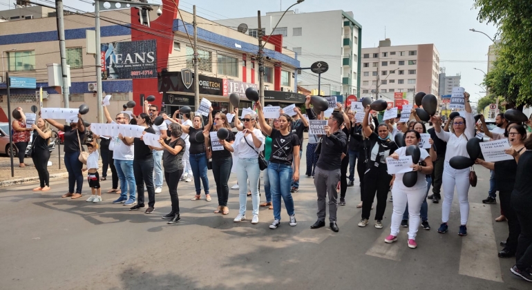 Patos de Minas: Enfermeiros realizam manifestação contra a suspensão do piso salarial