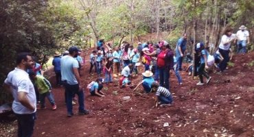 Dia da Árvore é comemorado com ação ambiental na Fazenda Reserva Heitor em Patos de Minas 