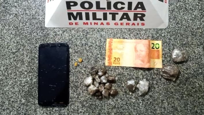 Polícia Militar de Lagoa Formosa apreende crack e maconha e encaminha suspeito de tráfico para a delegacia 