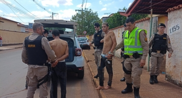 Polícia Militar de Patos de Minas prende suspeitos de cometer assalto em loja de celular na avenida Brasil