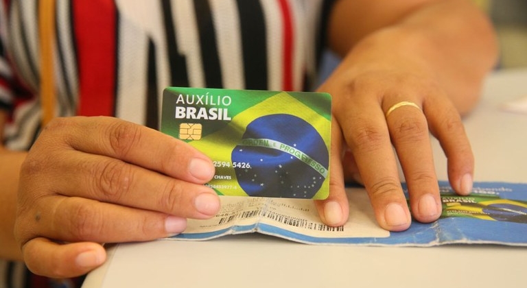 Quase 500 mil famílias passam a integrar o programa Auxílio Brasil em outubro