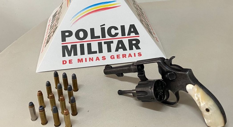 Carmo do Paranaíba – Polícia Militar prende homem por posse de arma de fogo e evita homicídio