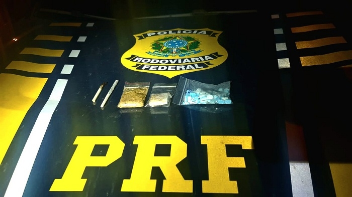 PRF apreende ecstasy e maconha sintética durante operação na BR-365, em Patos de Minas