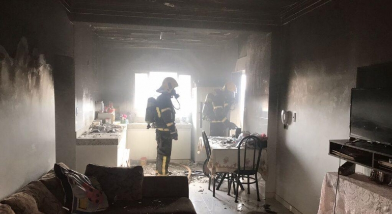 Apartamento em Patos de Minas tem cômodos destruídos por incêndio que começou em fogão a gás 