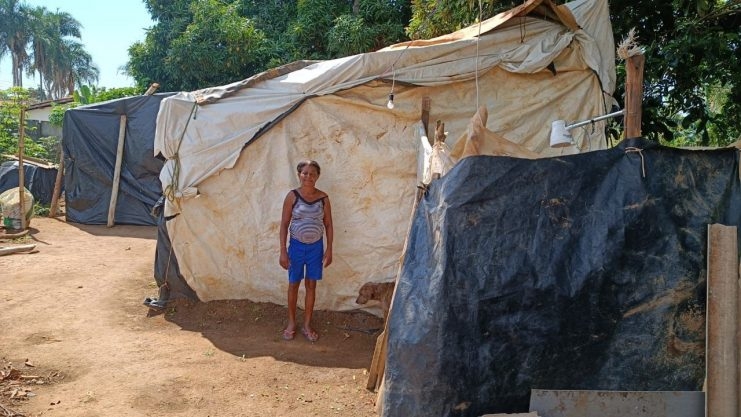 Amigos fazem campanha para arrecadar materiais e construir casa para idosa que vive em barraco na cidade de Lagoa Grande