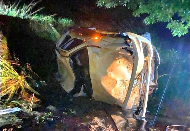 Caminhonete com placas de Carmo do Paranaíba sofre acidente na MG-235 