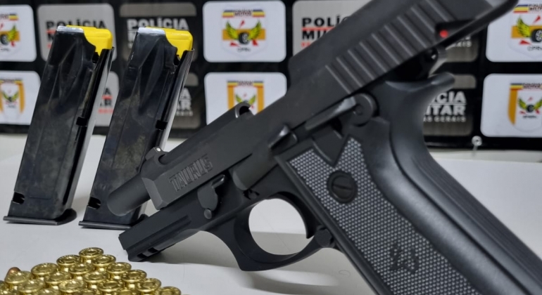  Polícia Militar Rodoviária apreende pistola e dezenas de munições na BR-142 em Serra do Salitre 