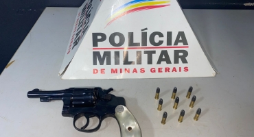 Polícia Militar apreende arma de fogo com motorista que está com CNH suspensa 