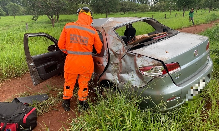 Motorista e passageira ficam feridas em acidente na MGC-354 em Presidente Olegário 