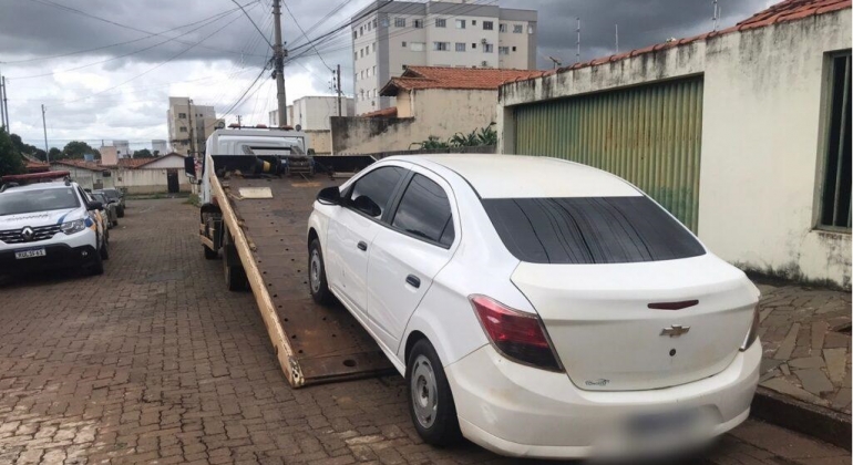 Veículo roubado em Presidente Olegário é abandonado após ser utilizado em assalto na cidade de Patos de Minas