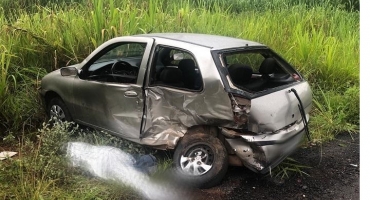 Passageira de 48 anos morre e outras três pessoas ficam feridas em grave acidente no km 401 da BR-365