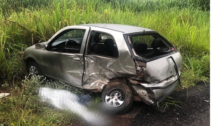 Passageira de 48 anos morre e outras três pessoas ficam feridas em grave acidente no km 401 da BR-365