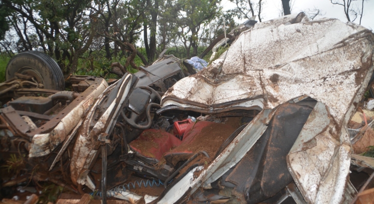 Motorista de carreta fica gravemente ferido em acidente na BR-354 próximo a Carmo do Paranaíba 