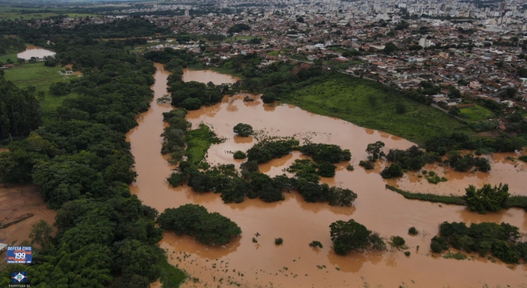 Patos de Minas: Rio Paranaíba continua subindo e chega a 9,33 metros acima do nível normal