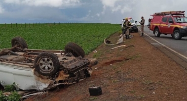 Motorista de 60 anos fica ferido em capotamento na MG-410 