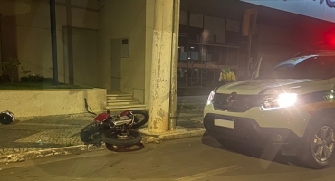 Motociclista menor de idade foge de abordagem policial no Centro de Patos de Minas