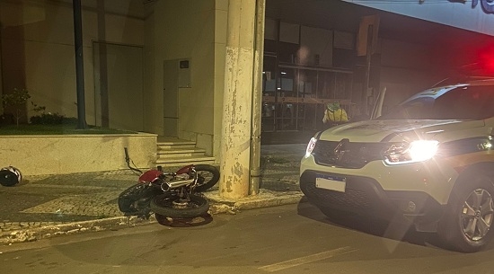 Motociclista menor de idade foge de abordagem policial no Centro de Patos de Minas