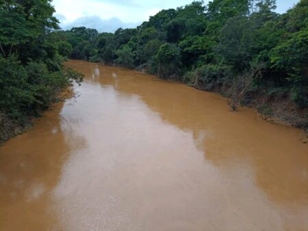 Rio Paranaíba volta a ficar a menos de 9 metros acima do nível normal em Patos de Minas