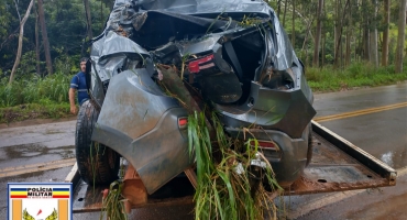 Motorista de veículo com placas de São Gotardo fica ferido em acidente na MGC-354