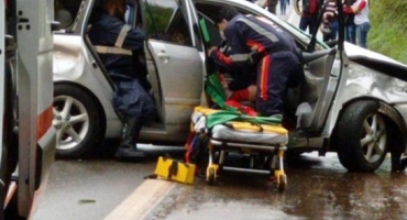 Corpo de Bombeiros atende duas ocorrências de acidentes de transito na BR-354; um deles entre Lagoa Formosa e Patos de Minas 