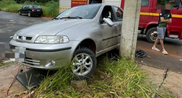 Após ser atropelado homem fica preso debaixo de veículo em Patos de Minas 