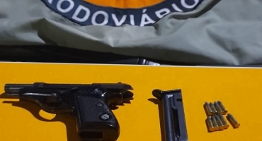 Motorista é encaminhado para a delegacia após ser abordado com pistola na MGC-354 em Patos de Minas 