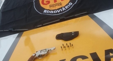 Lagoa Formosa - Polícia Militar Rodoviária encontra revólver dentro de caminhonete durante abordagem na BR-354