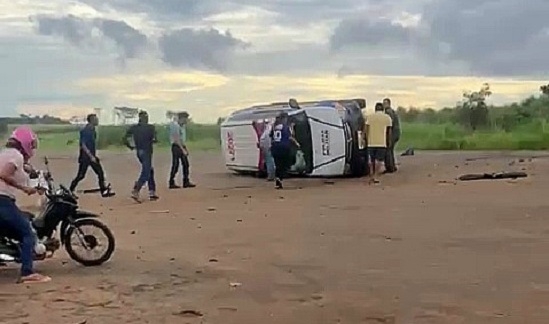 Policiais ficam feridos em acidente durante tentativa de abordagem a veículo em Varjão de Minas