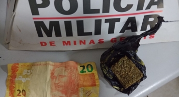 São Gotardo - dupla furta carro, na fuga bate veículo e acaba detida pela Polícia Militar 