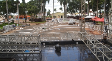 Prefeitura de Lagoa Formosa prepara o palco e o pavilhão da folia para o Carnalagoa 